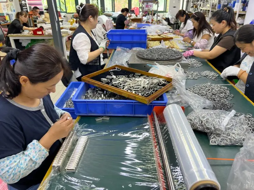 Kunyu Jewelry slutför leverans av 12 000 anpassade kubanska kedje- och armbandsset till Nordamerika Kunyu Jewelry slutför leverans av 12 000 anpassade kubanska kedje- och armbandsset till Nordamerika