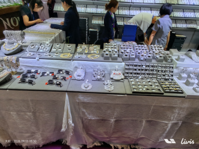 Kunyu Jewelry Design Team besöker SEASONS Fashion Jewellery Fair i Hong Kong